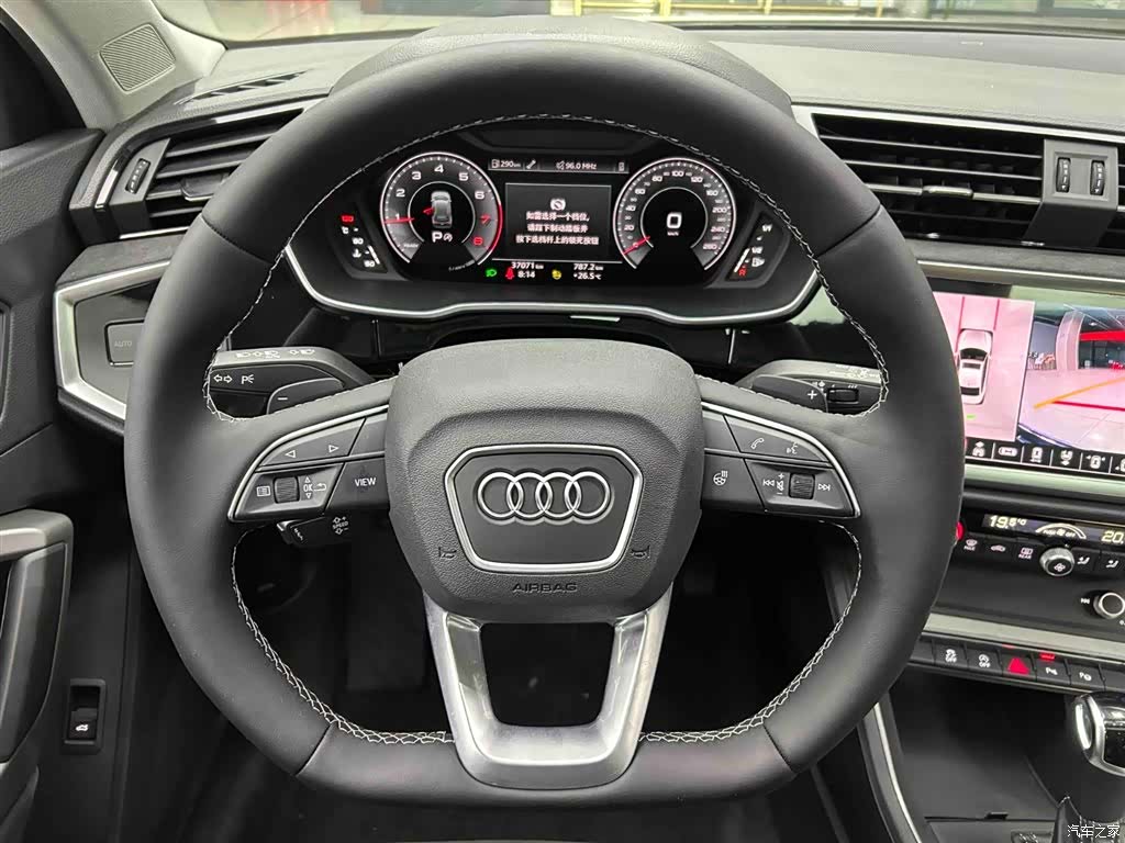 Audi Q3, 2022 3