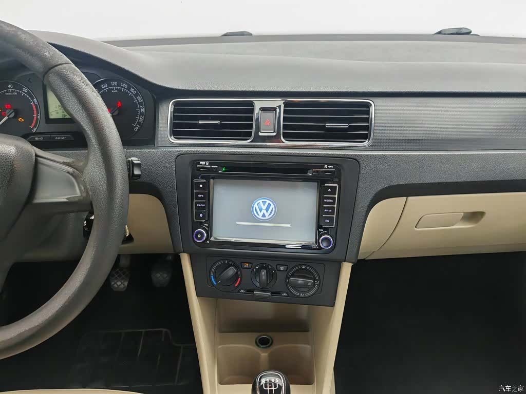 Skoda Rapid, 2015 12