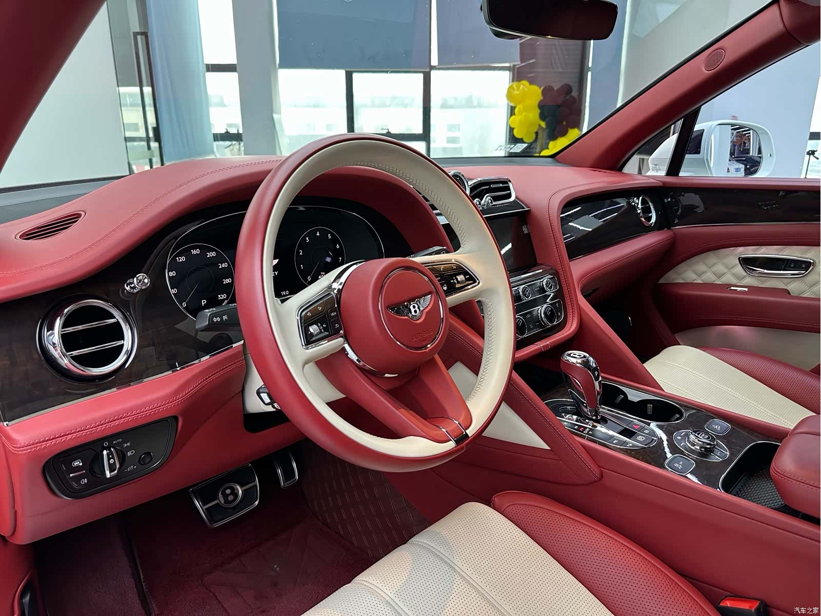 Bentley Bentayga, 2022 9