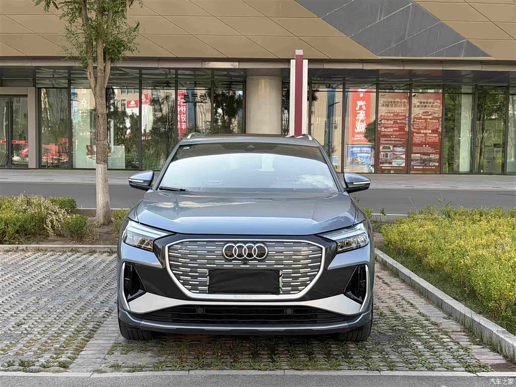 Audi Q4 e-tron, 2025 2