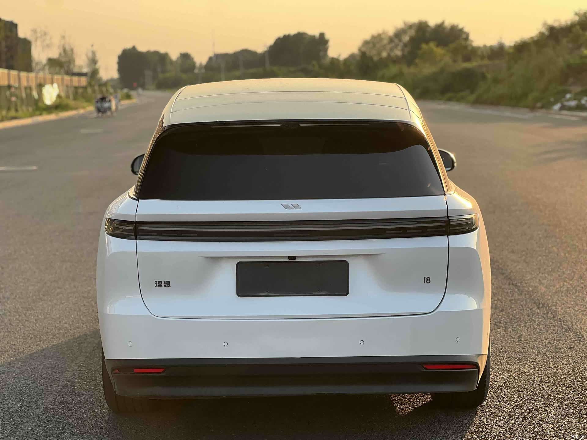 Li Auto i8, 2025 8