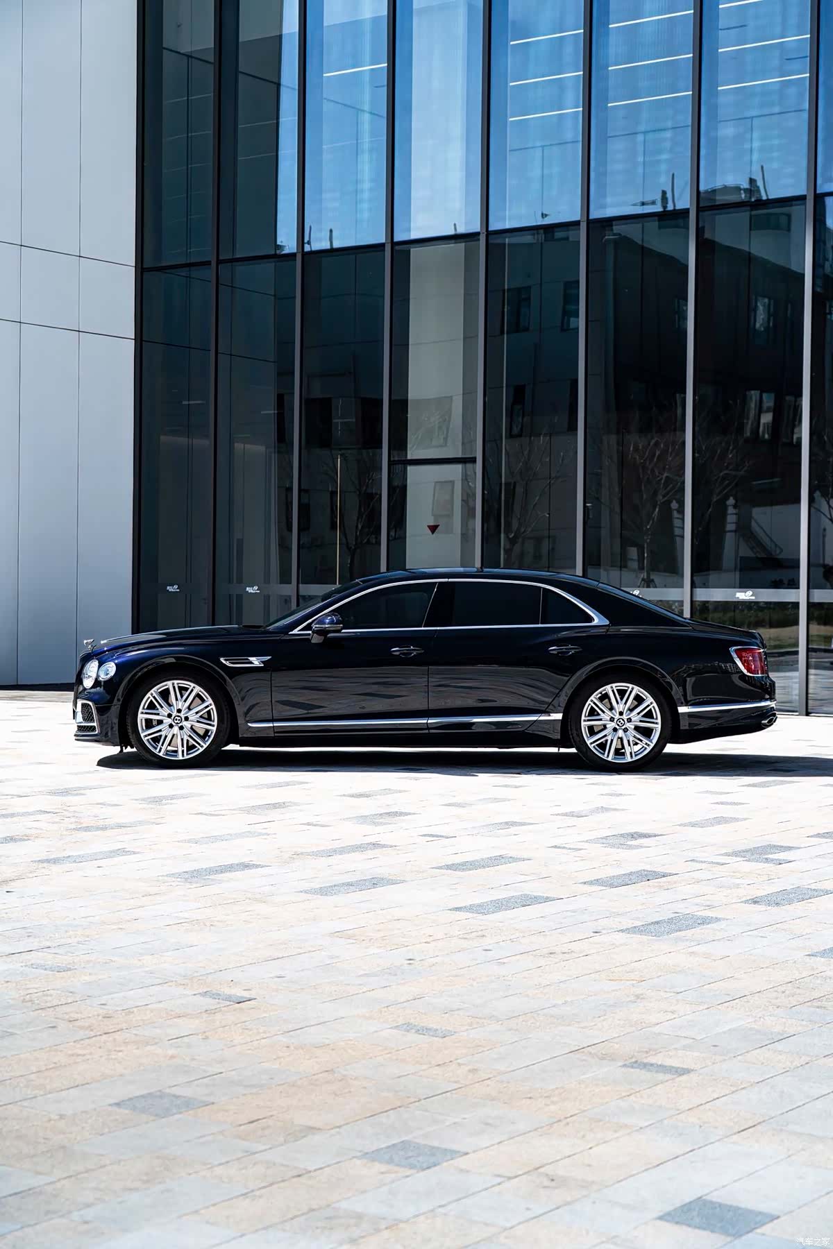Bentley Flying Spur, 2024 4