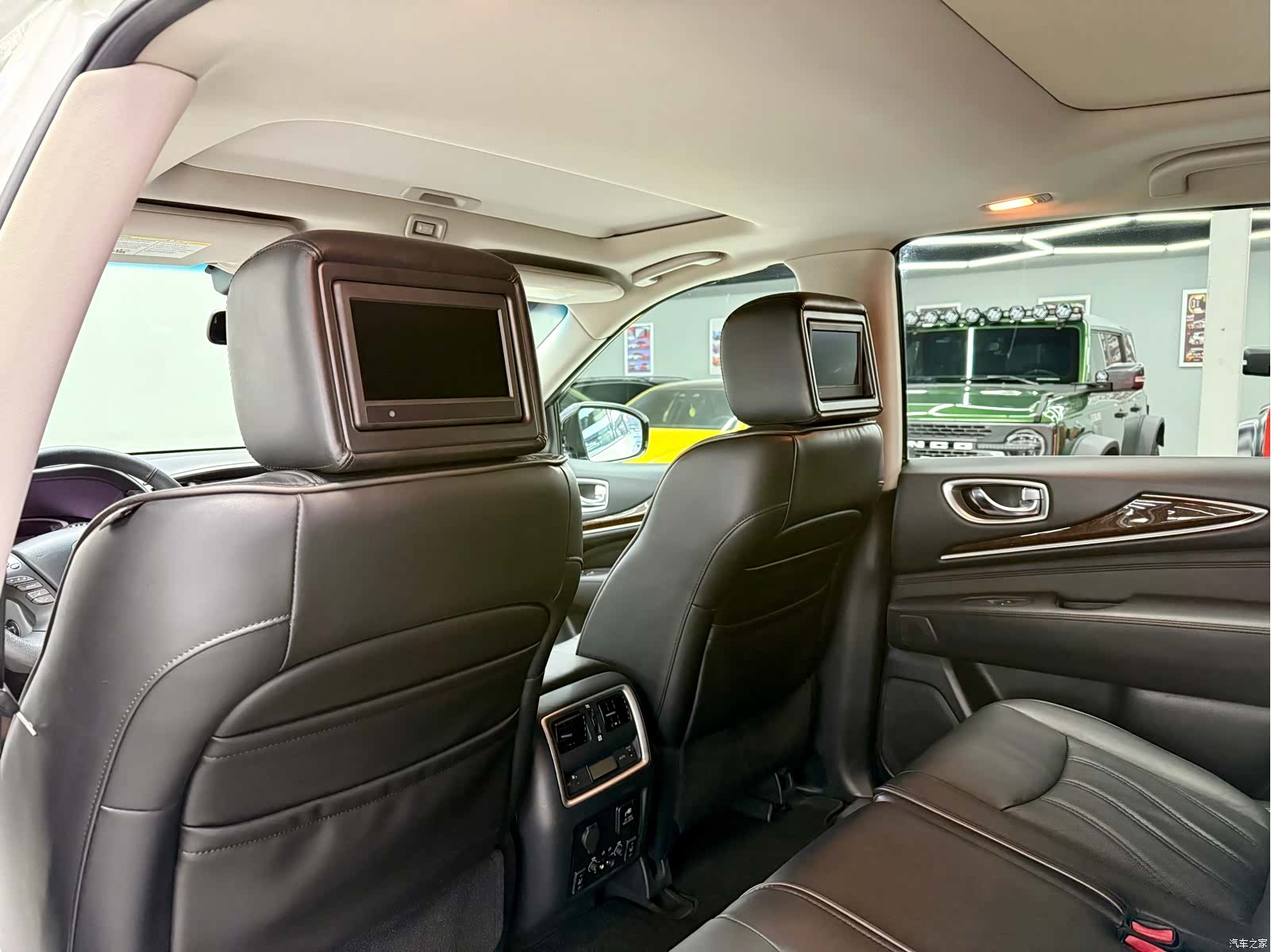Infiniti JX35, 2013 12