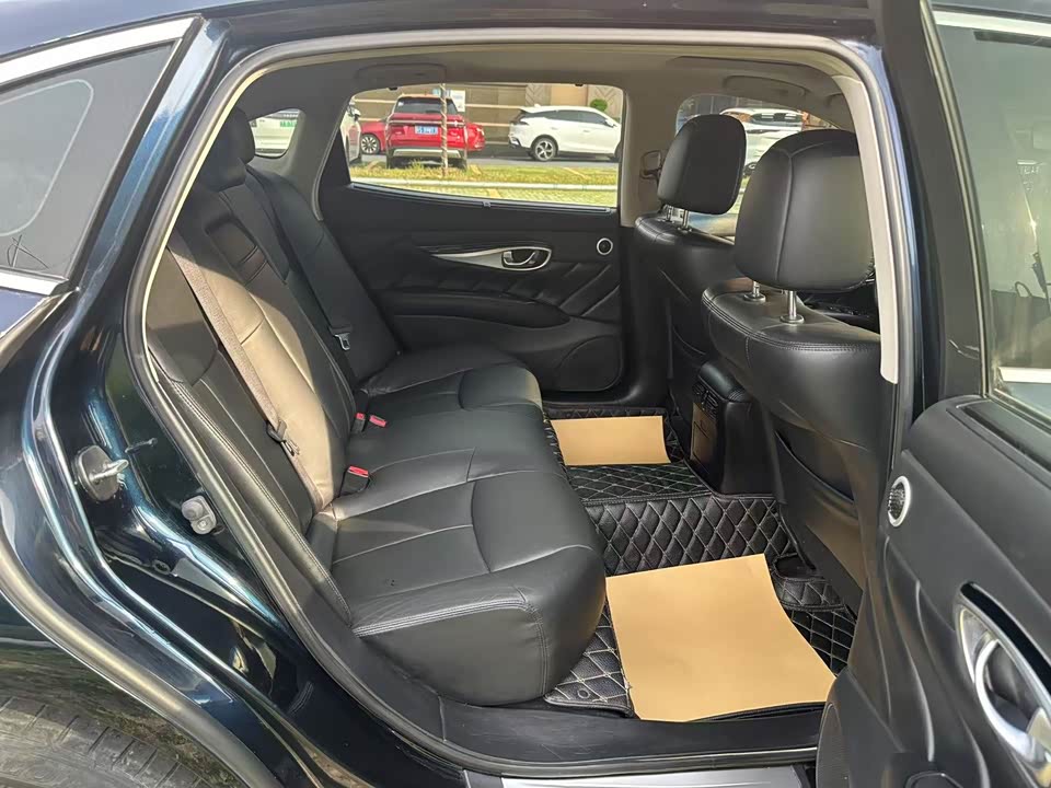 Infiniti Q70 Infiniti Q70
