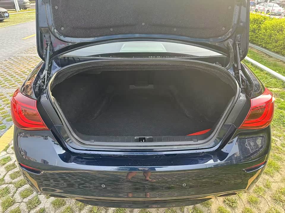 Infiniti Q70 Infiniti Q70