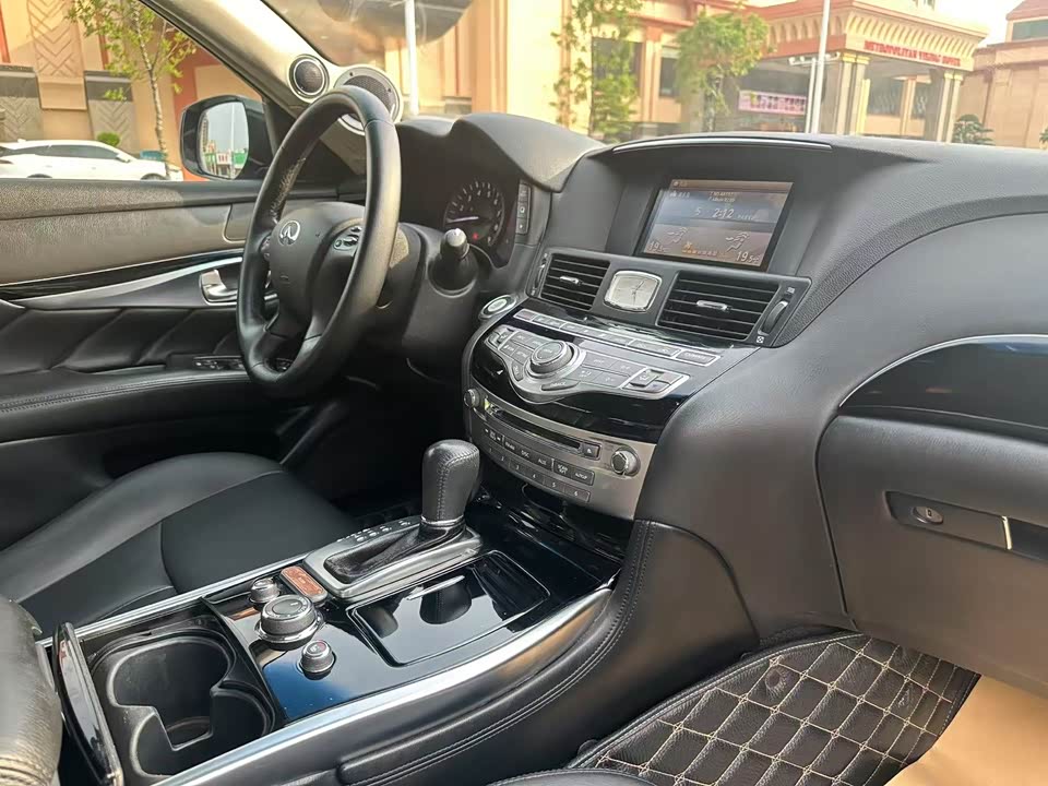 Infiniti Q70 Infiniti Q70