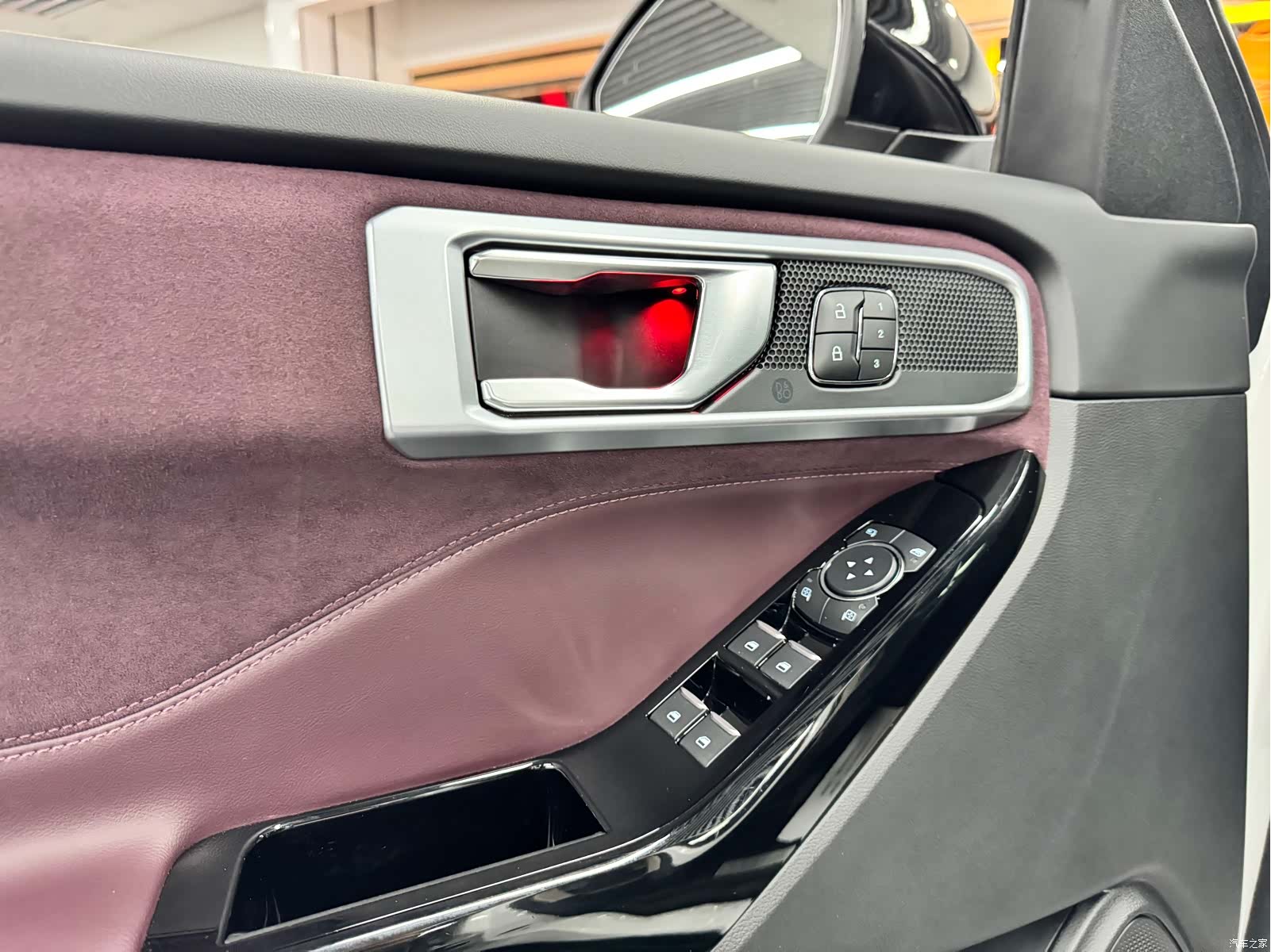 Ford Explorer, 2023 11