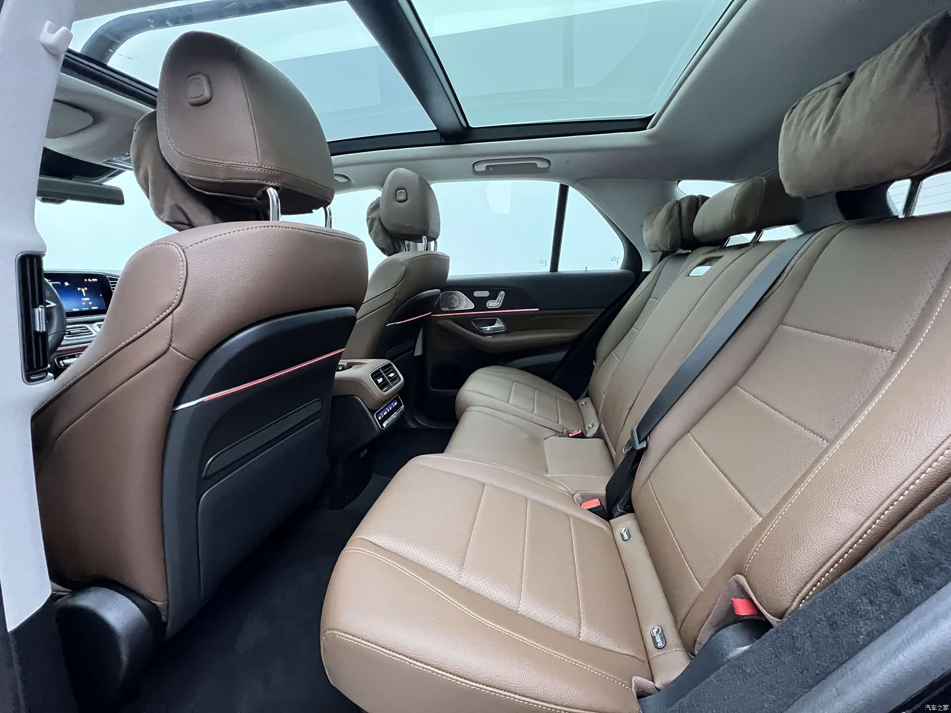Mercedes-Benz GLE, 2025 12
