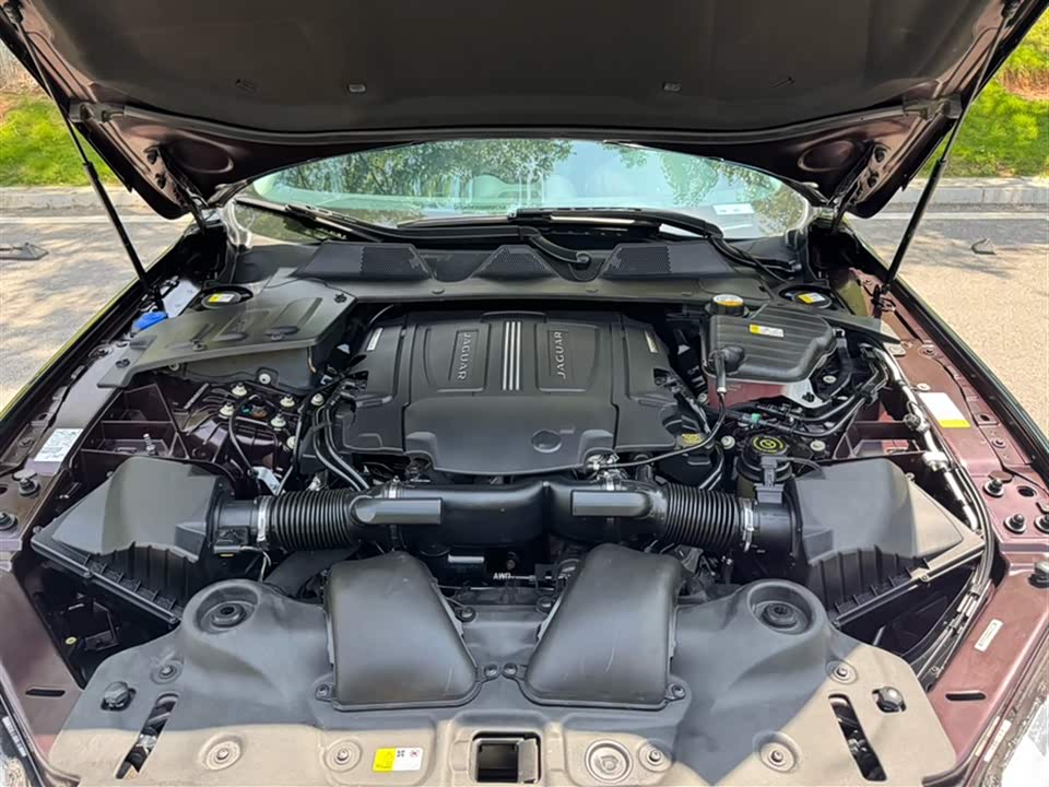 Jaguar XJ Jaguar XJ