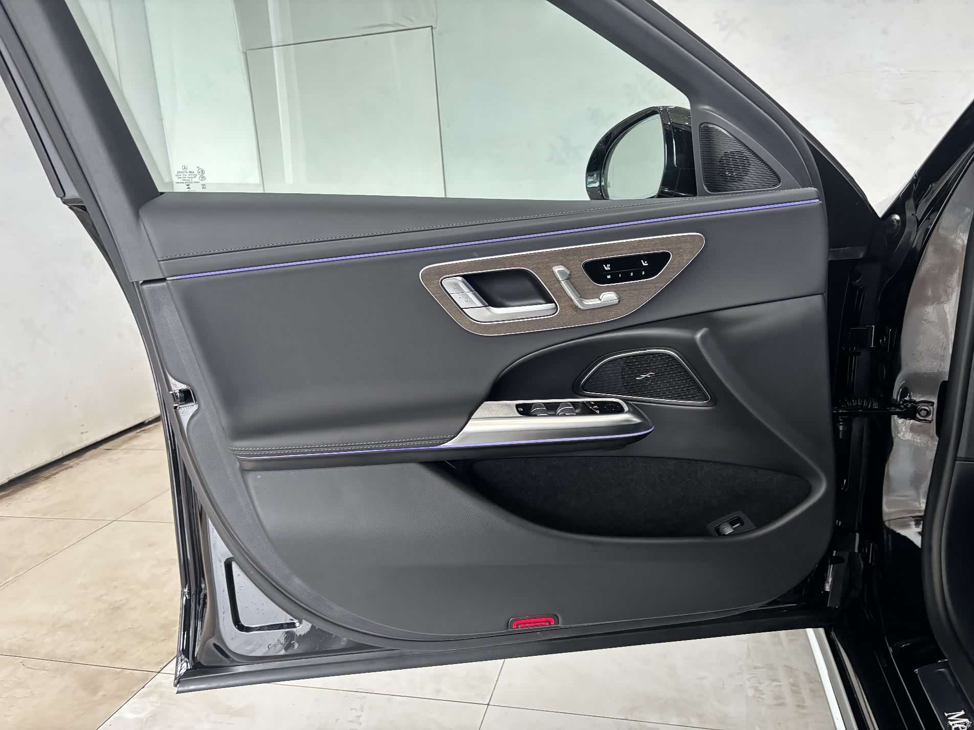 Mercedes-Benz E-Class, 2025 12