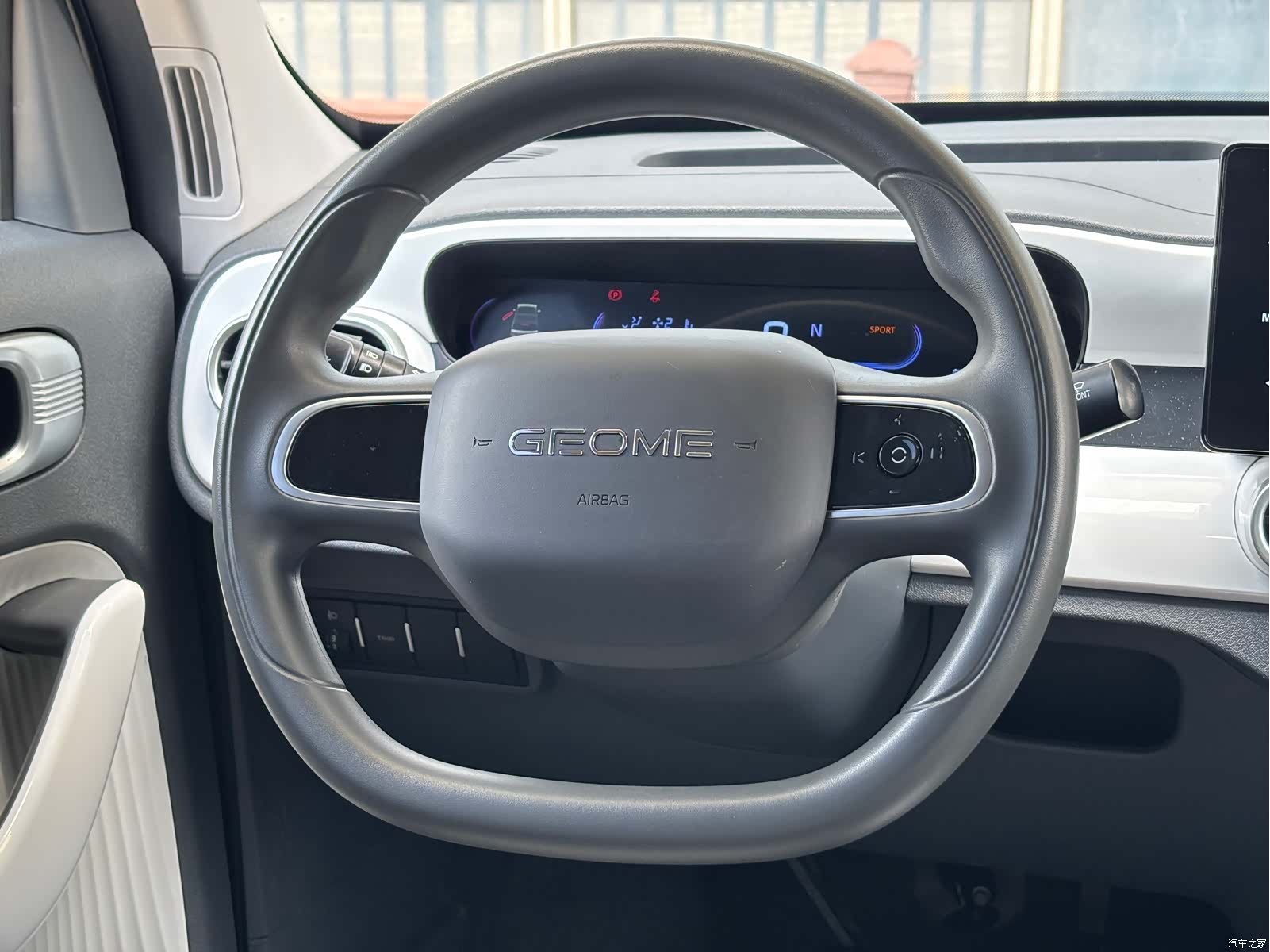 Geely Panda, 2025 9