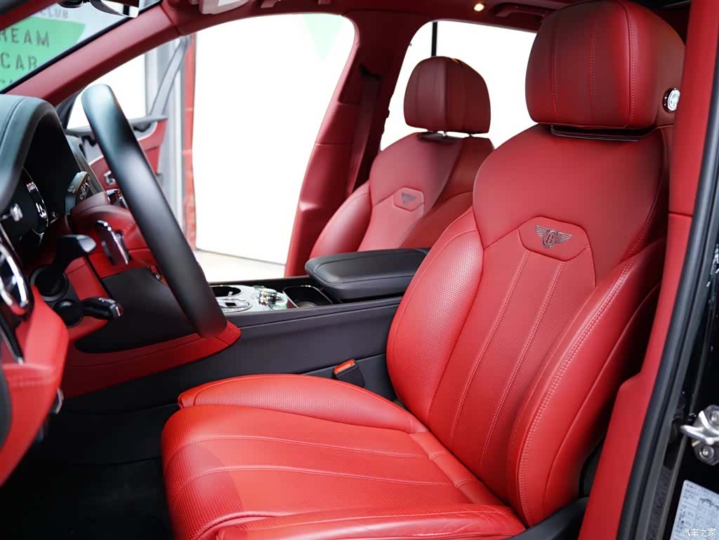 Bentley Bentayga, 2021 26