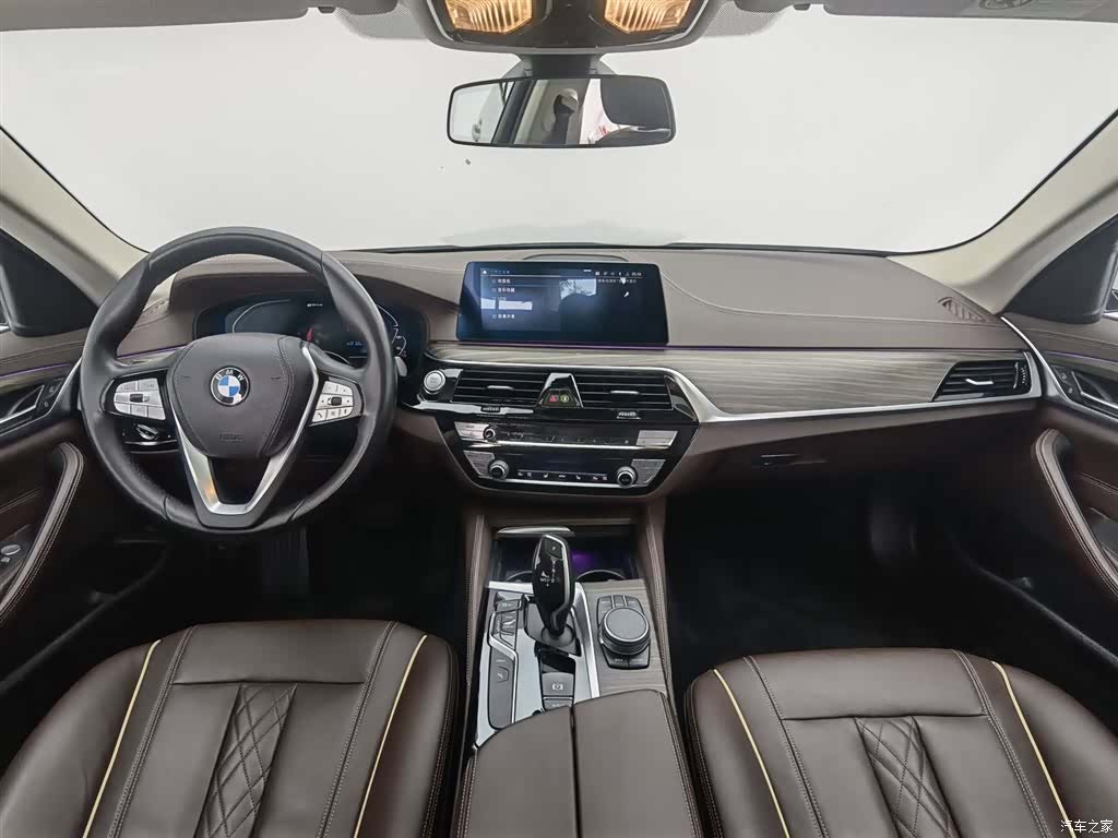 BMW 5 Series, 2019 все фото