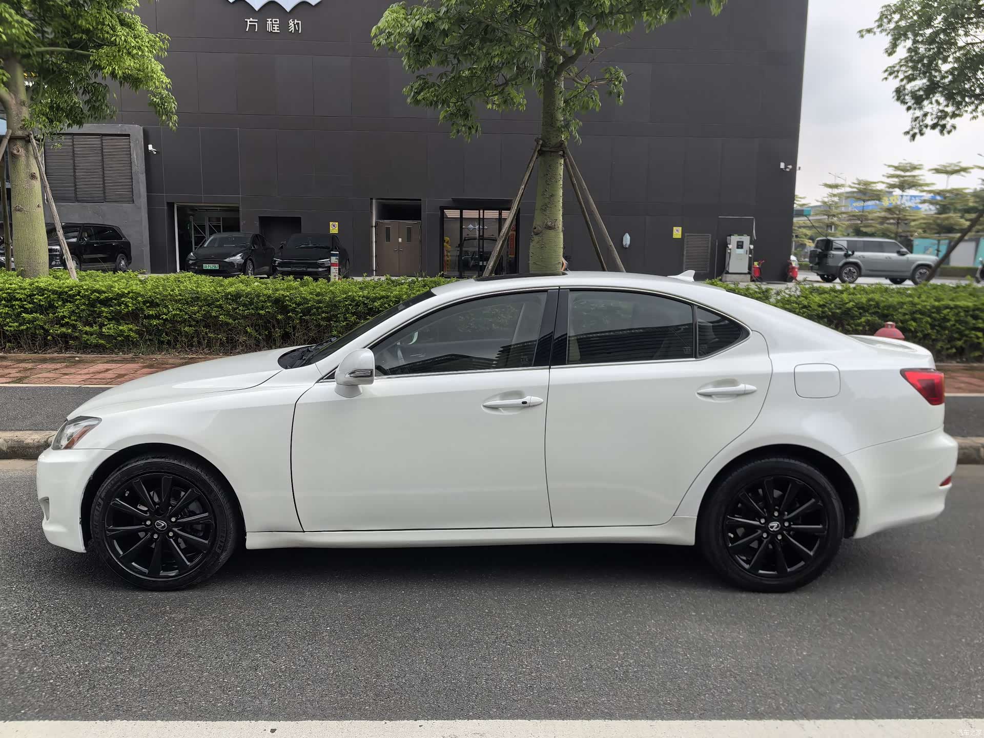 Lexus IS, 2010 4