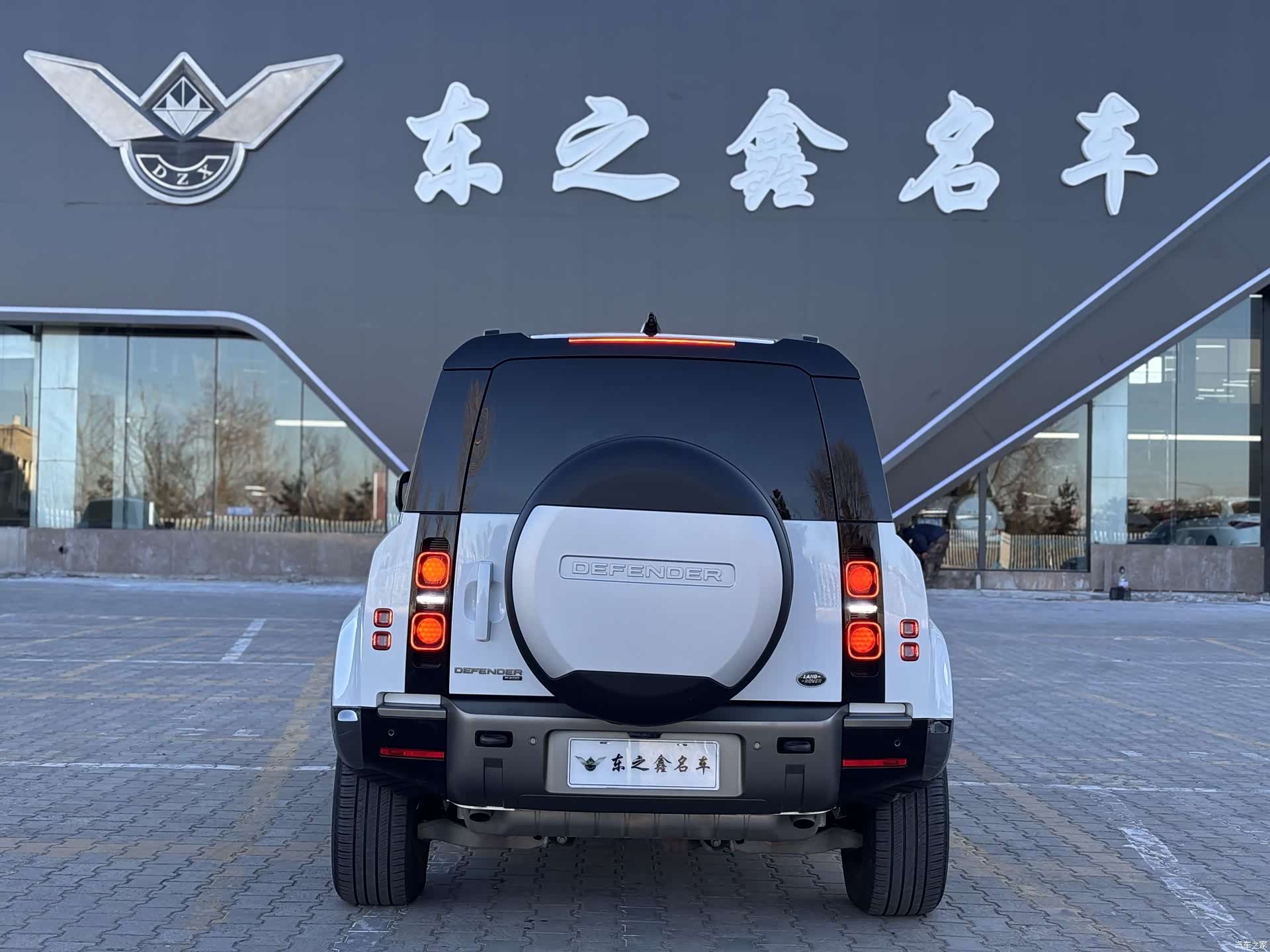 Land Rover Defender, 2023 6