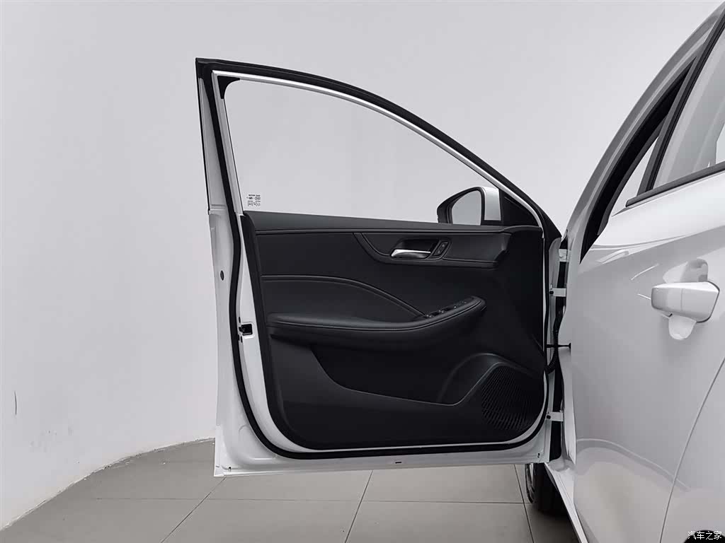 Roewe i5, 2025 8