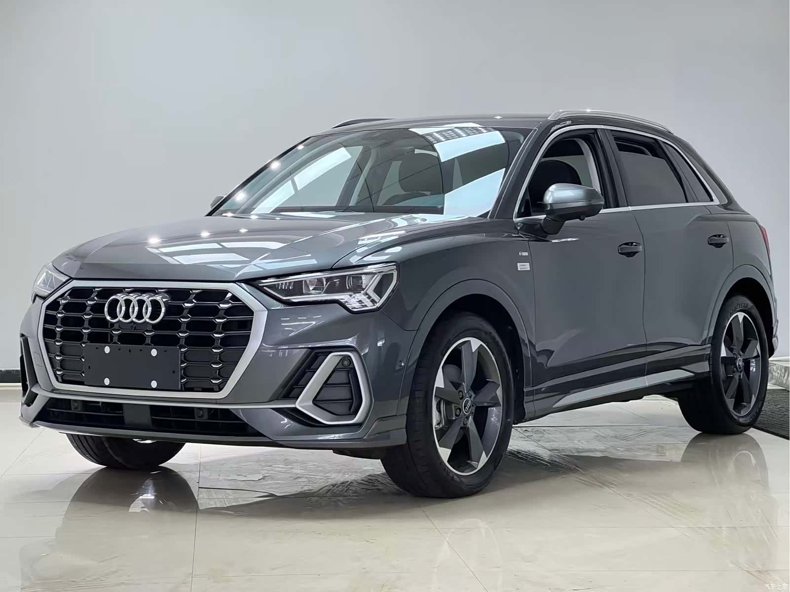 Audi Q3, 2023 1