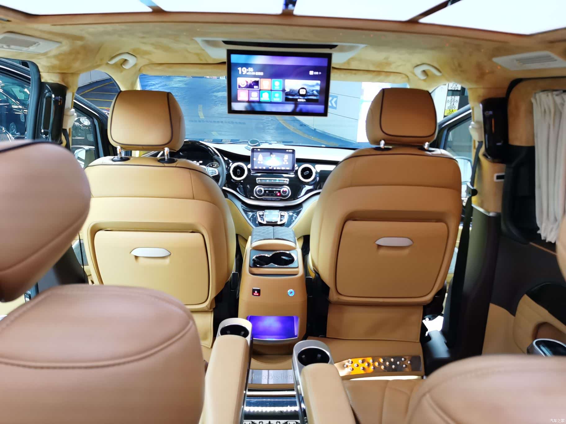 Mercedes-Benz 7, 2020 14