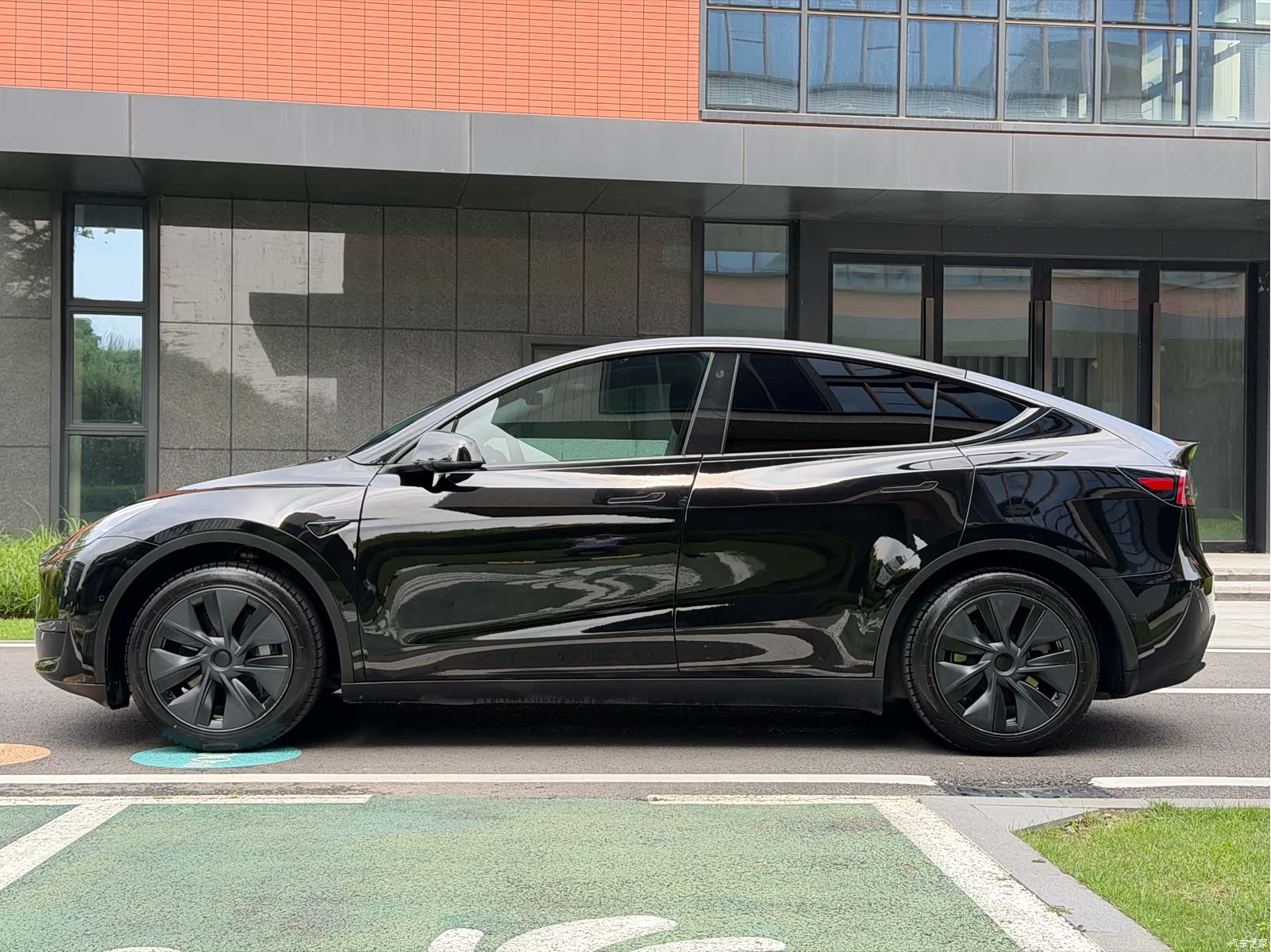 Tesla Model Y, 2024 3