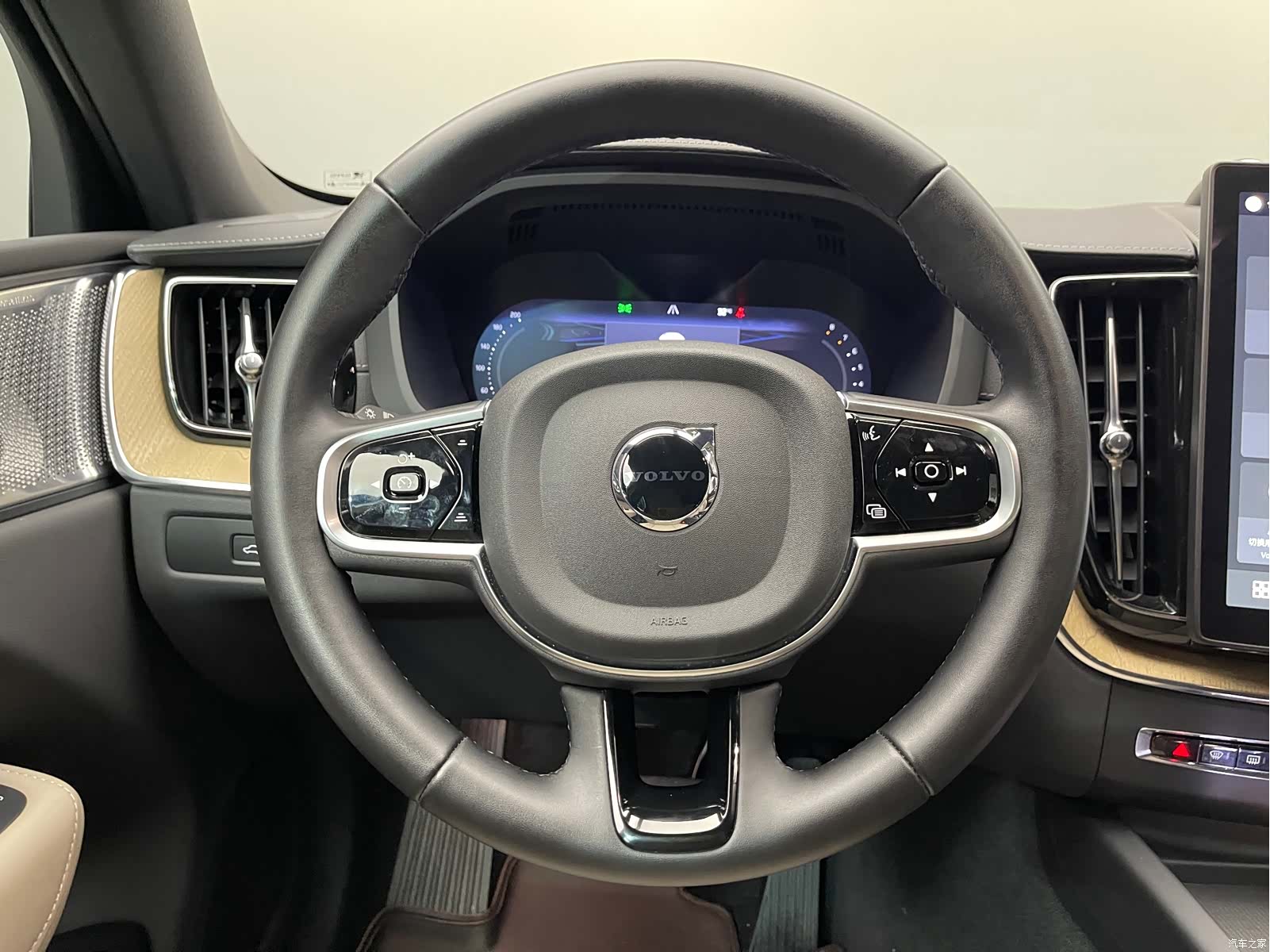 Volvo XC60, 2025 22