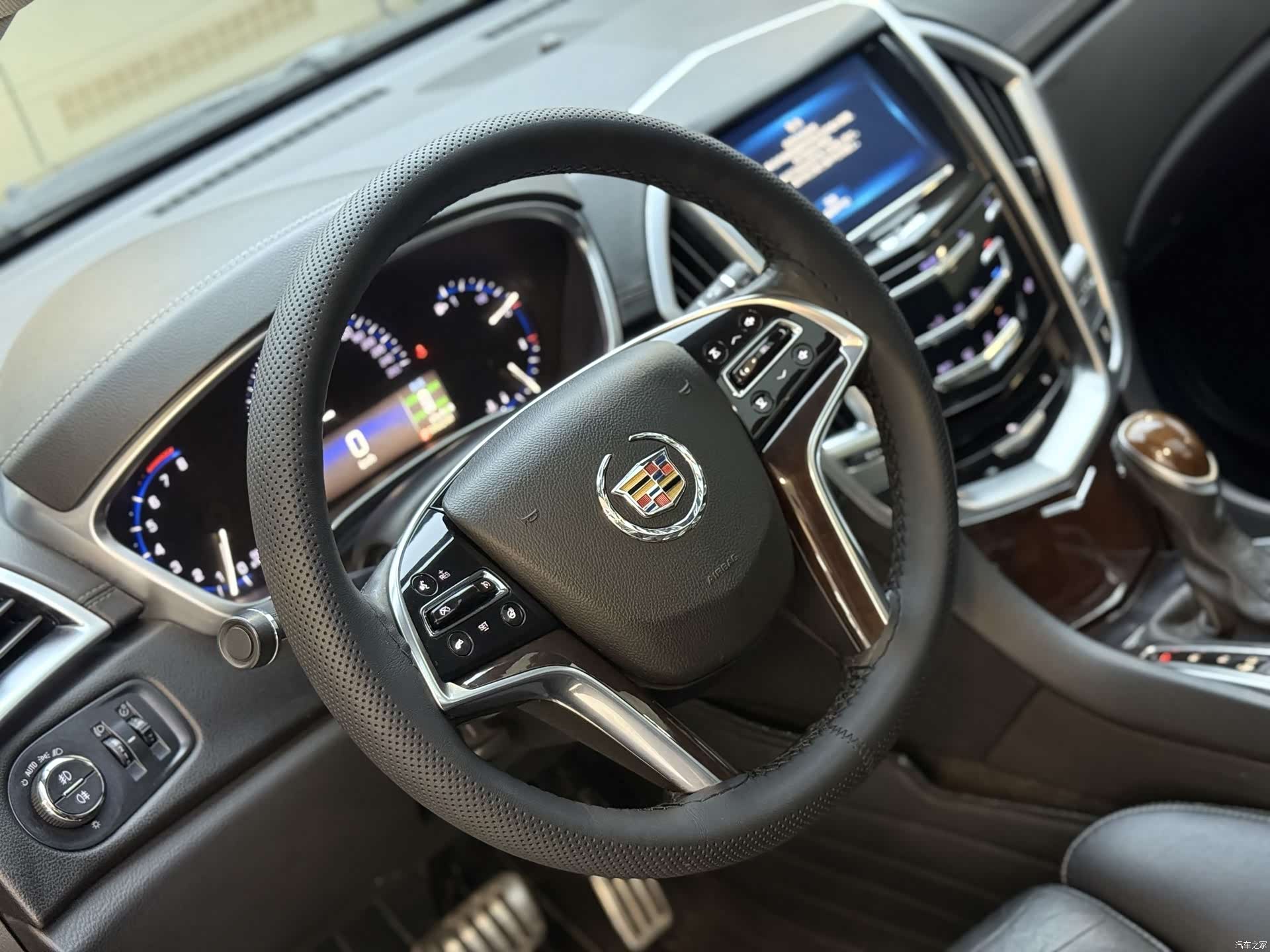 Cadillac SRX, 2016 10