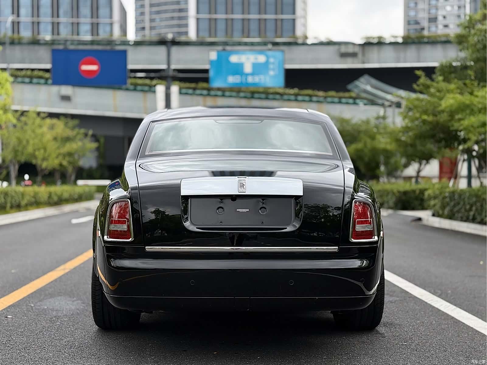 Rolls-Royce Phantom, 2015 все фото