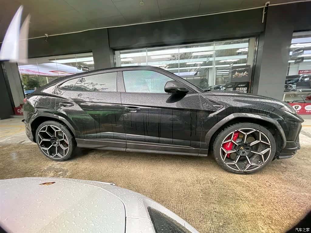 Lamborghini Urus, 2019 9
