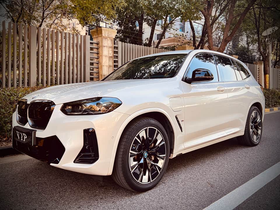 BMW iX3