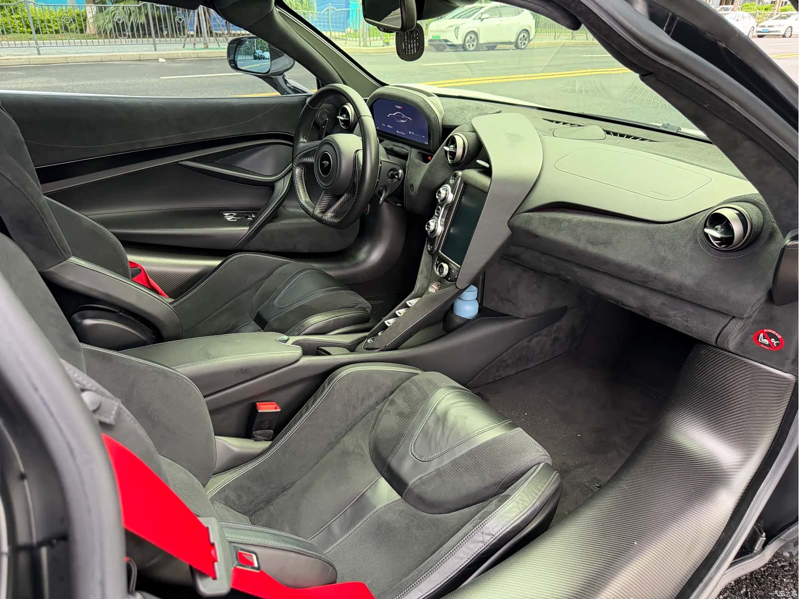 McLaren 720S, 2019 6