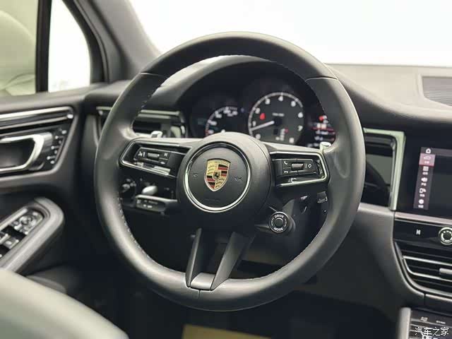 Porsche Macan, 2023 11