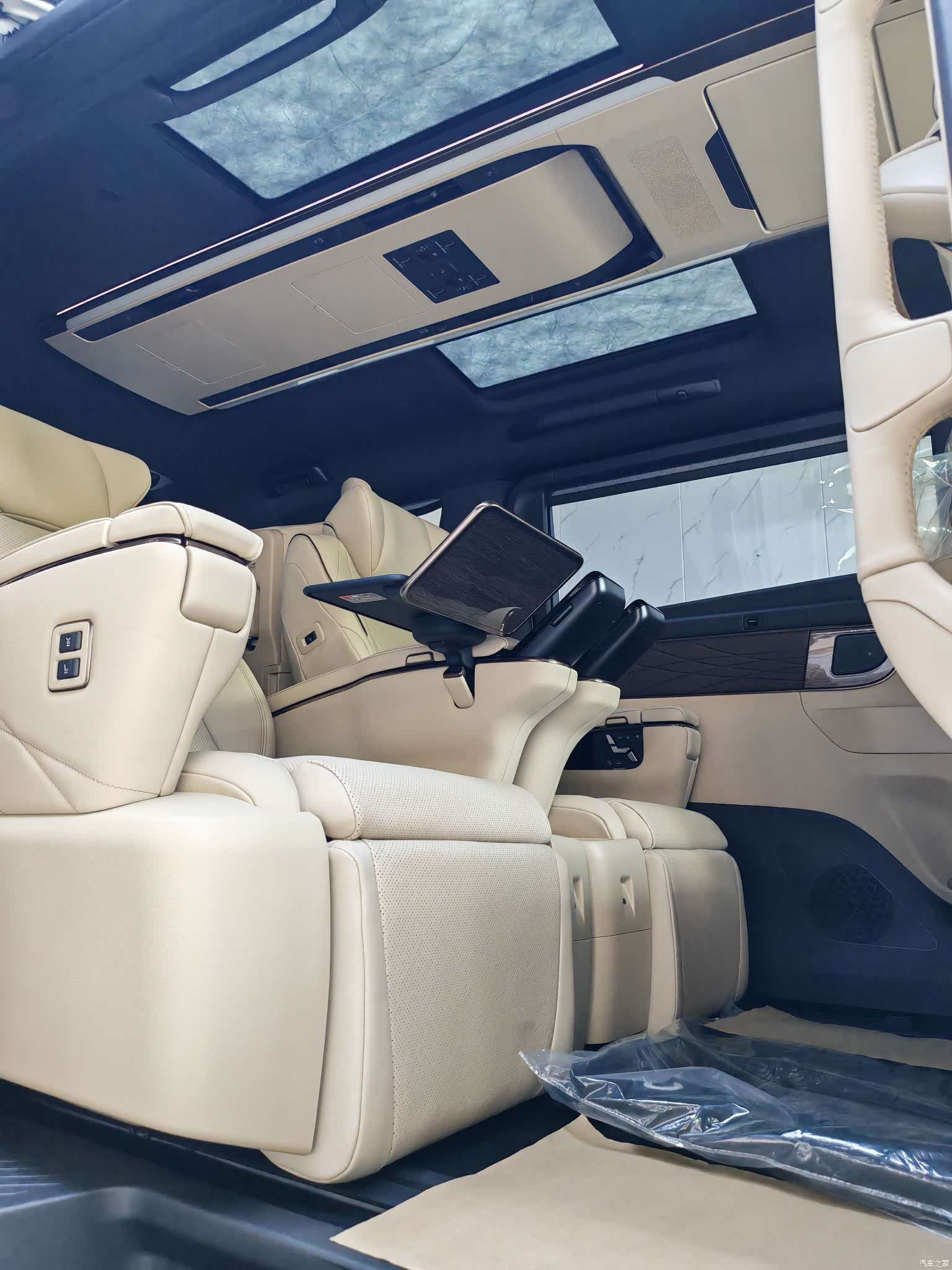 Toyota Alphard, 1900 14