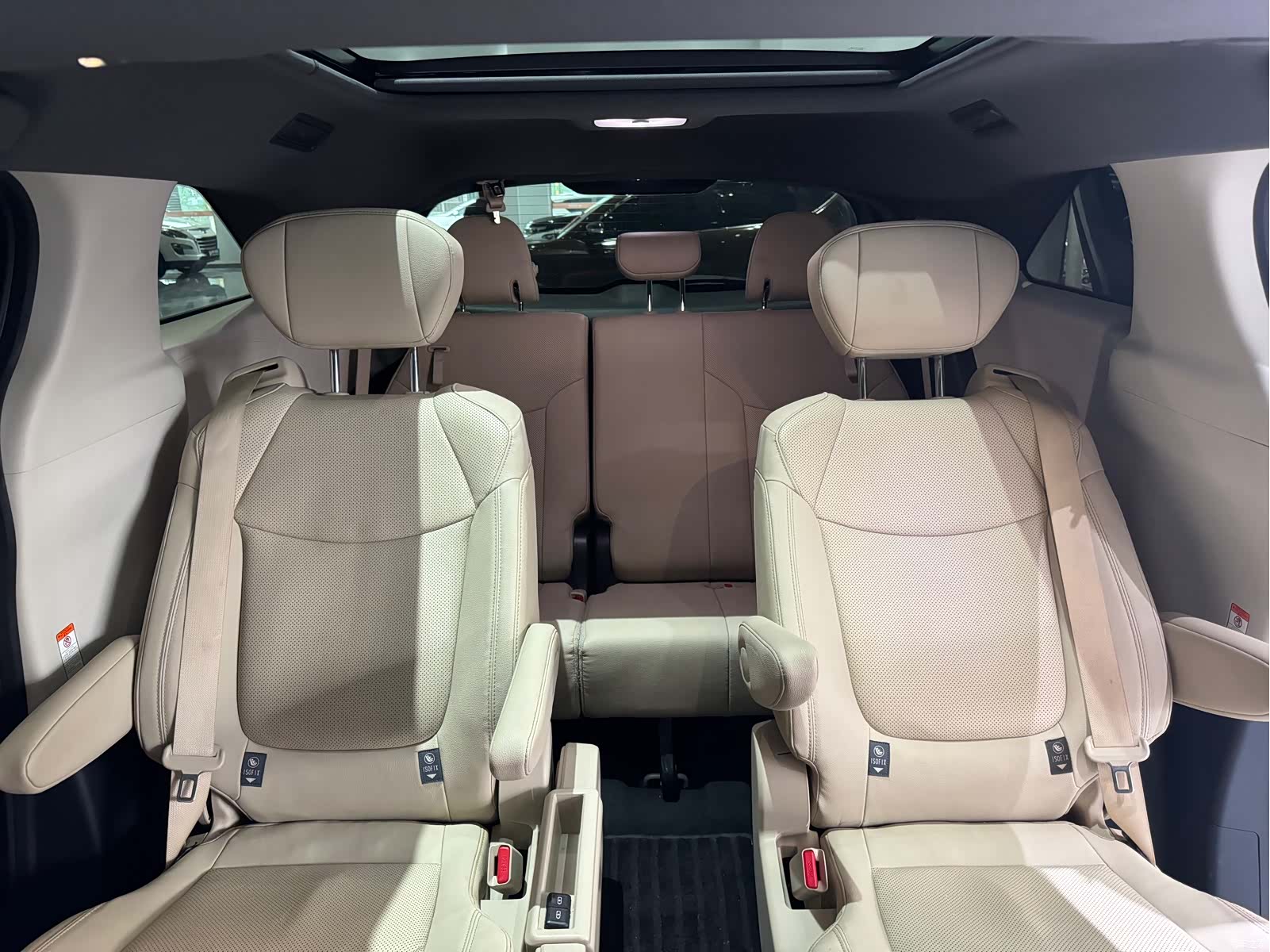 Toyota Granvia, 2023 19