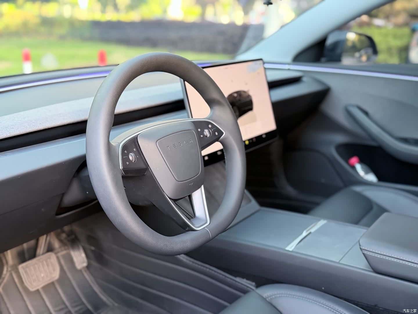 Tesla Model 3, 2025 10