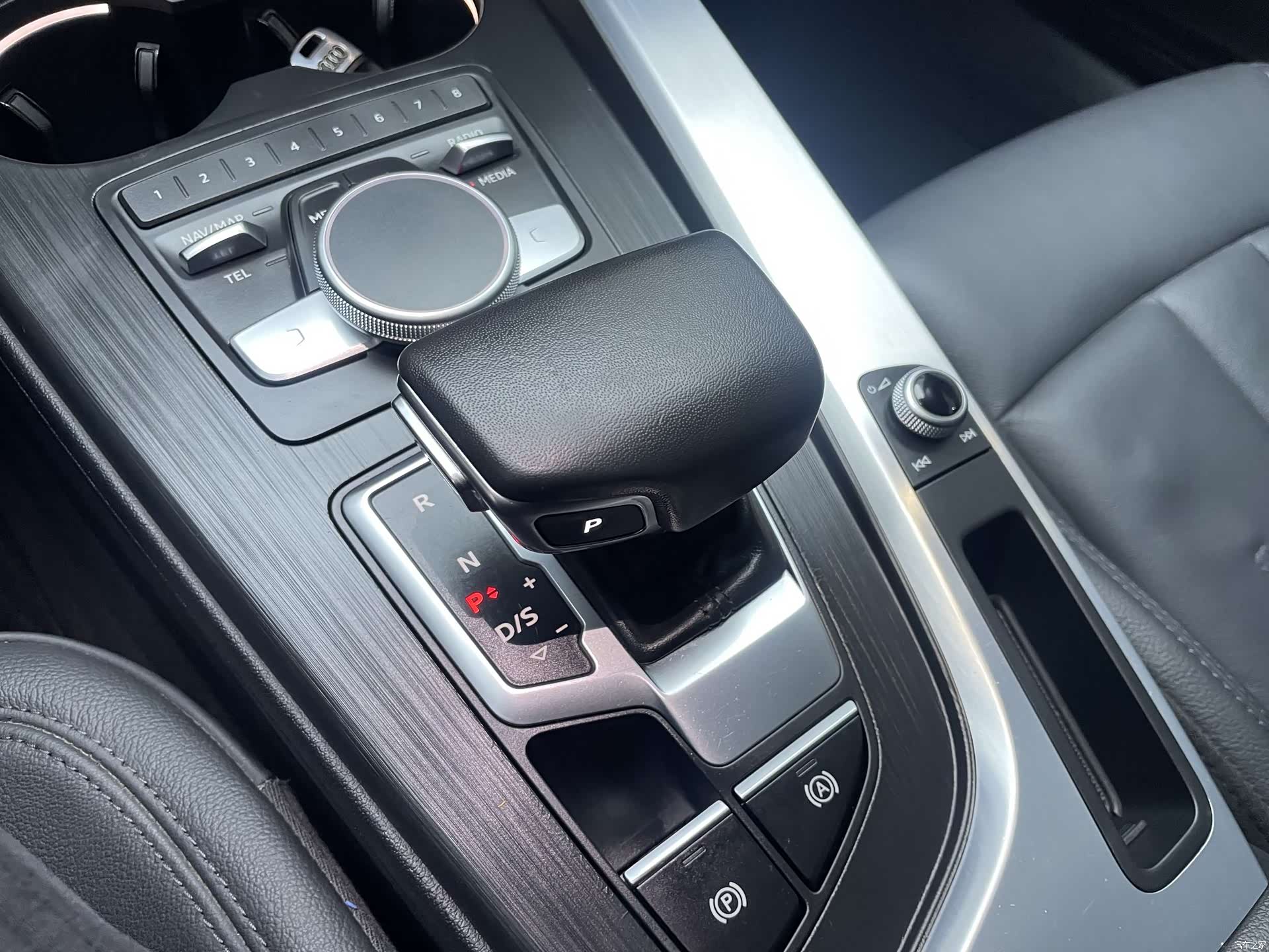 Audi A4L, 2019 12