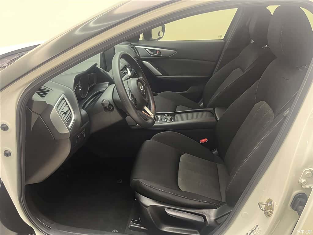 Mazda CX-4, 2019 13