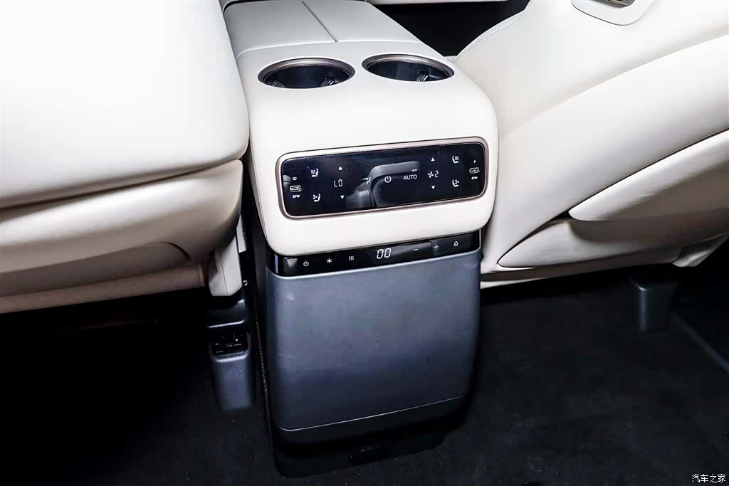 Li Auto MEGA, 2025 17