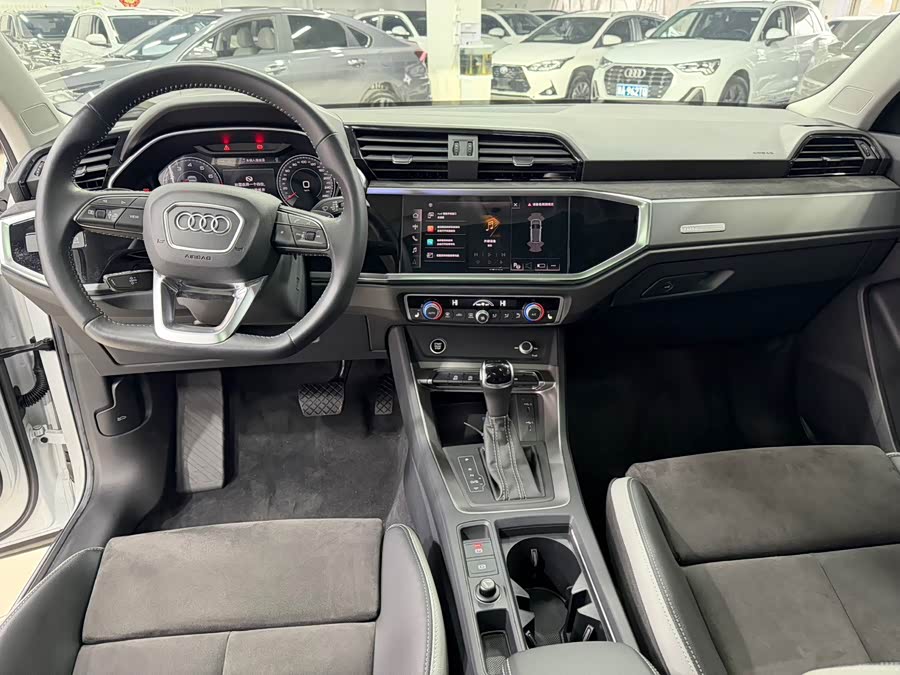Audi Q3 2022, фото 16