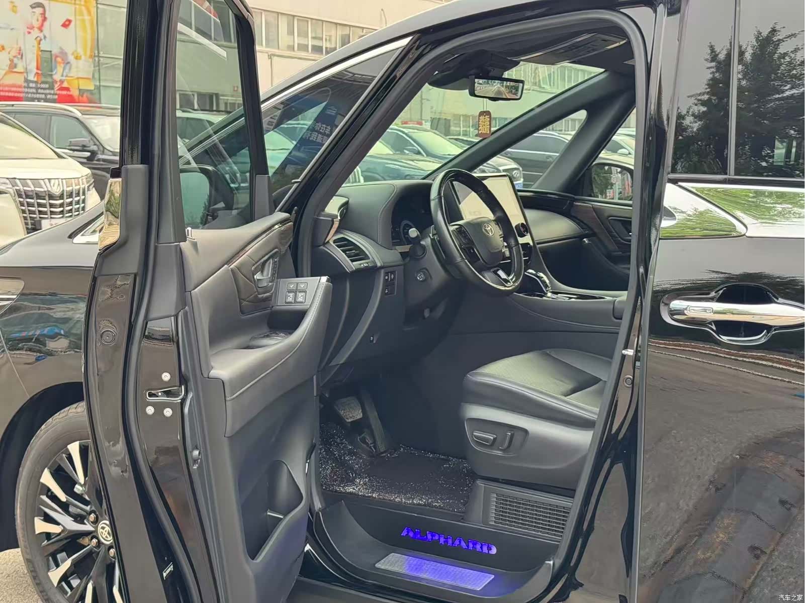 Toyota Alphard, 2024 12
