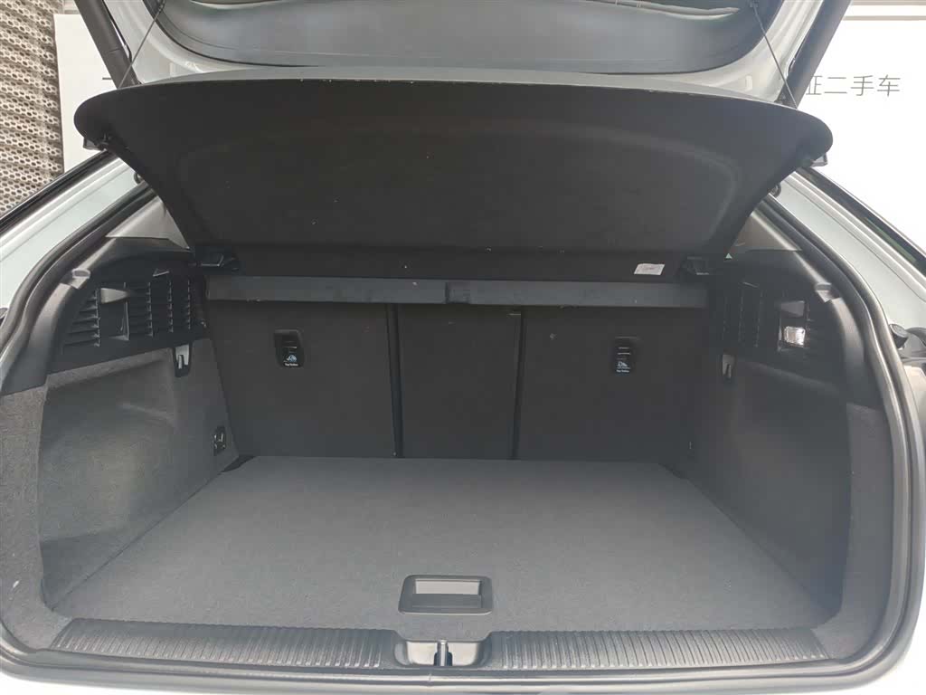 Audi Q2L, 2024 16