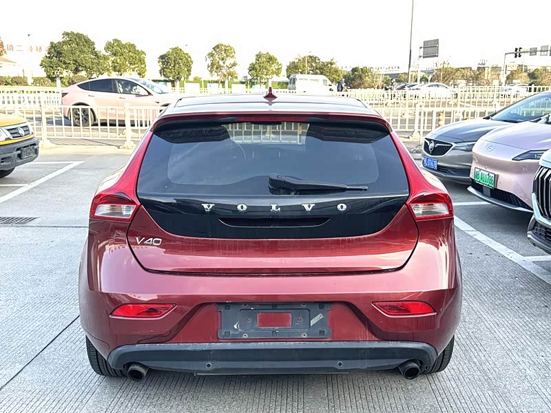 Volvo V40