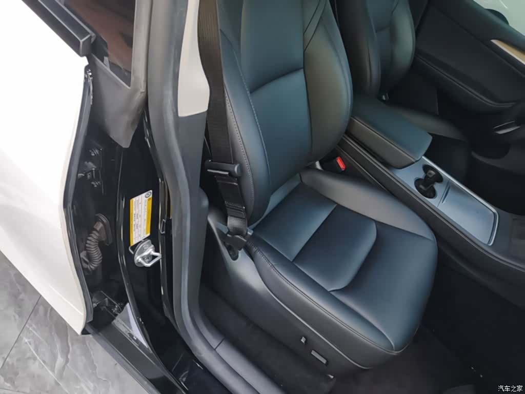 Tesla Model Y, 2023 25