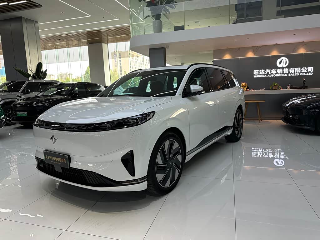 Dongfeng eπ008