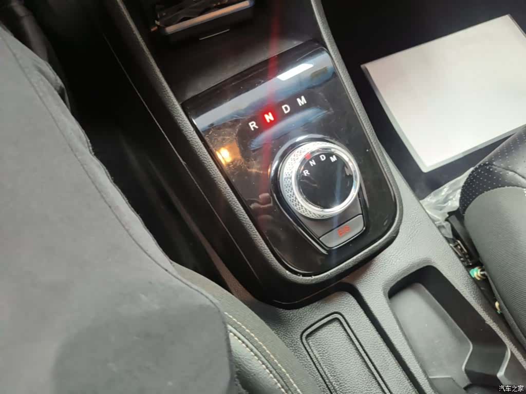 Wuling 310W, 2018 14