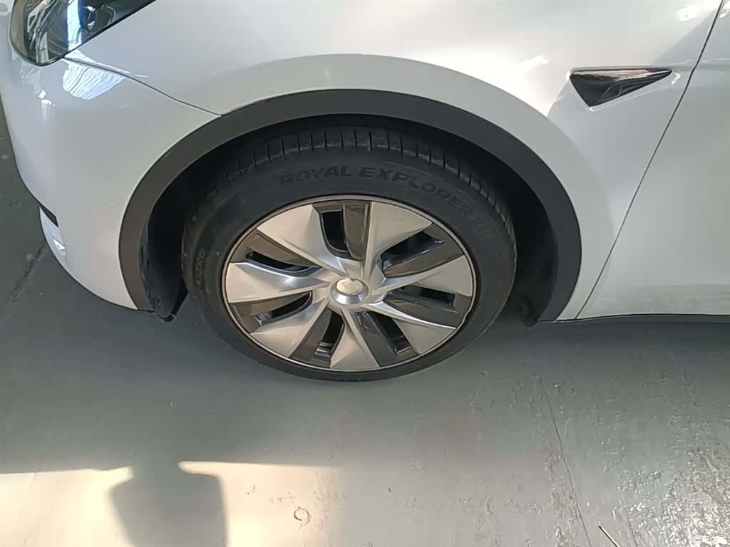 Tesla Model Y, 2023 23