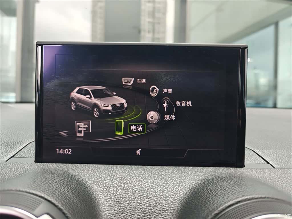 Audi Q2L, 2019 11