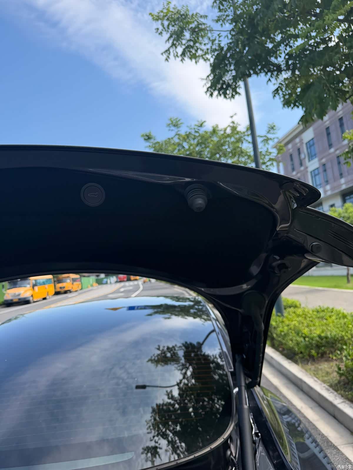 Tesla Model 3, 2025 11