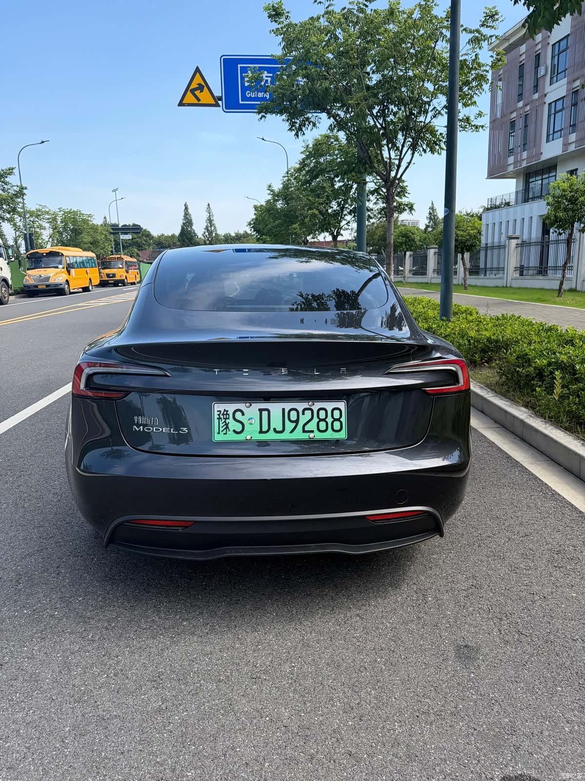 Tesla Model 3, 2025 4