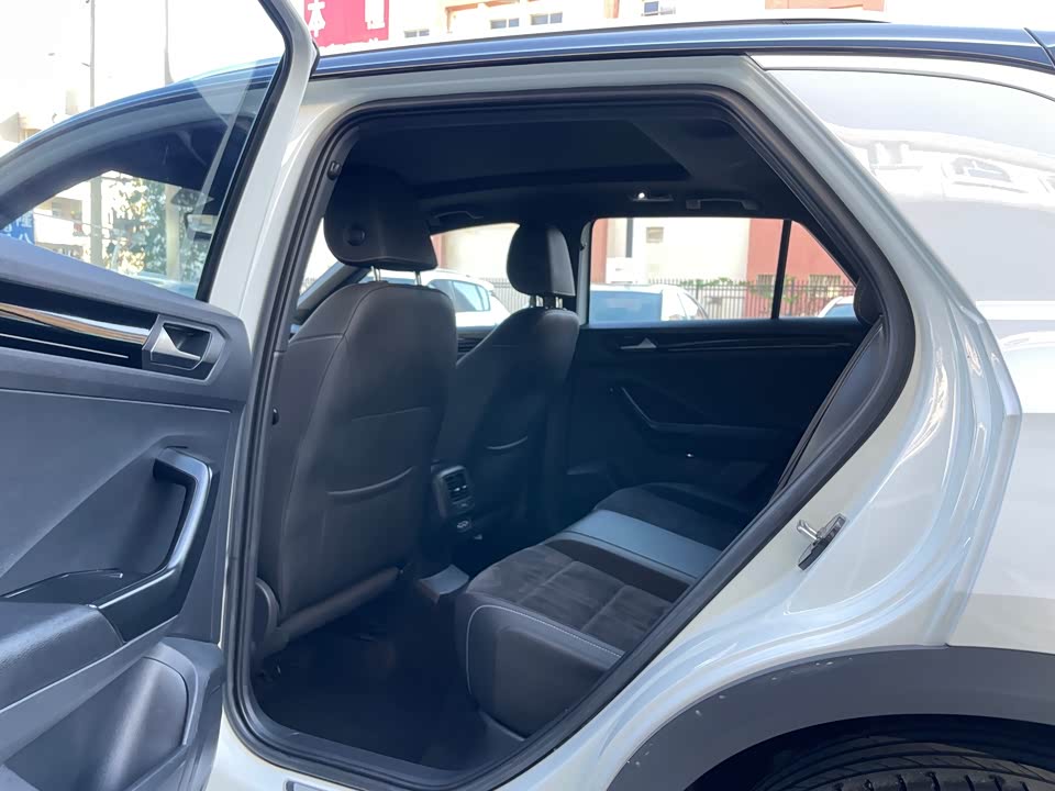 Volkswagen T-ROC exploring Songs