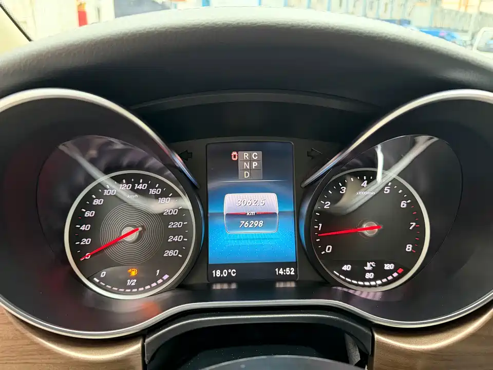 Mercedes-Benz V-class