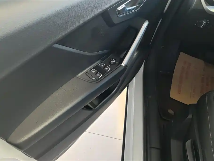 Audi Q2L Audi Q2L